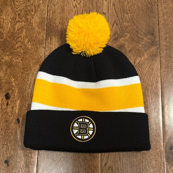 Fanatics Boston Bruins Cuffed Knit Hat with Pom - Picture 1 of 2